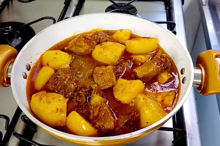 Costela com batata na panela de pressão