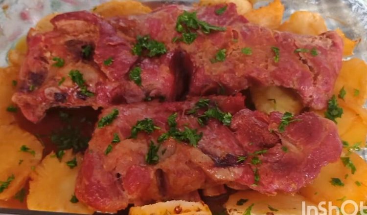 Costela de porco com abacaxi no forno