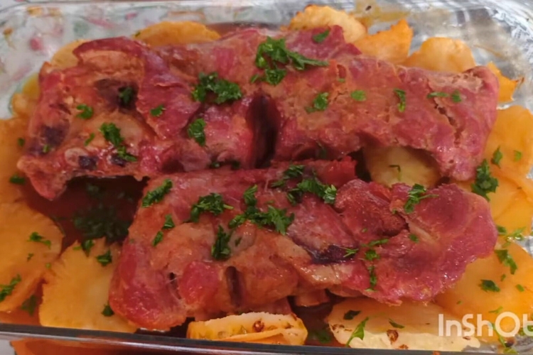 Costela de porco com abacaxi no forno