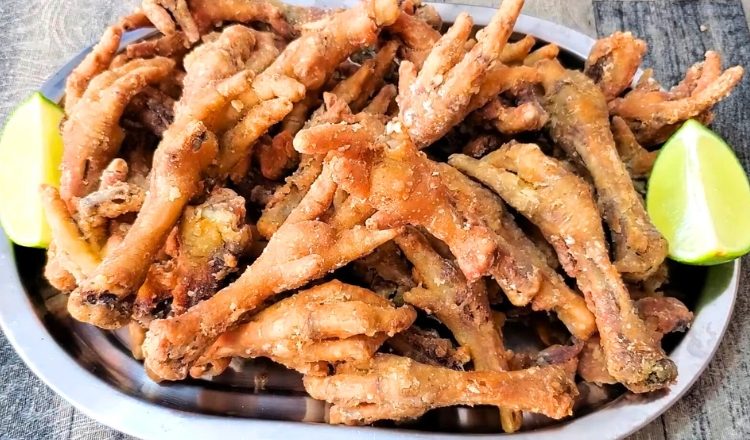 Pé de frango frito