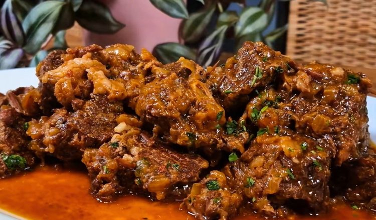 Receita de costela na panela de pressão com cebola