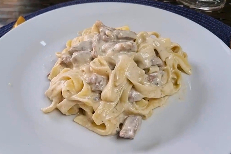Talharim com filé mignon