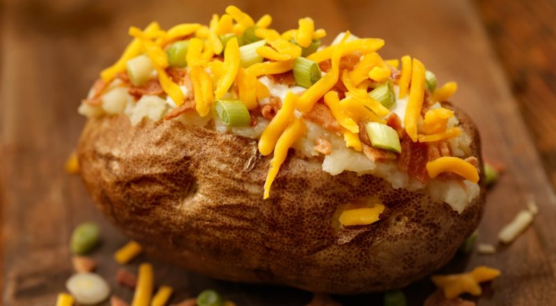 Batata recheada com carne moída