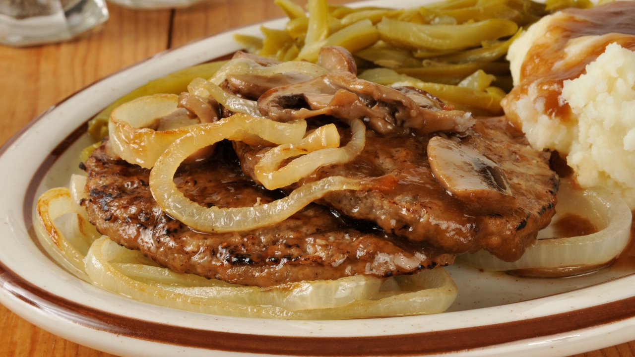 Como fazer bife suculento acebolado