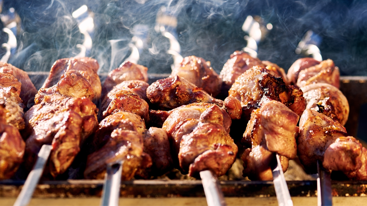 Como fazer churrasco no espeto