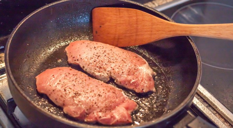 Como fritar bife na frigideira antiaderente