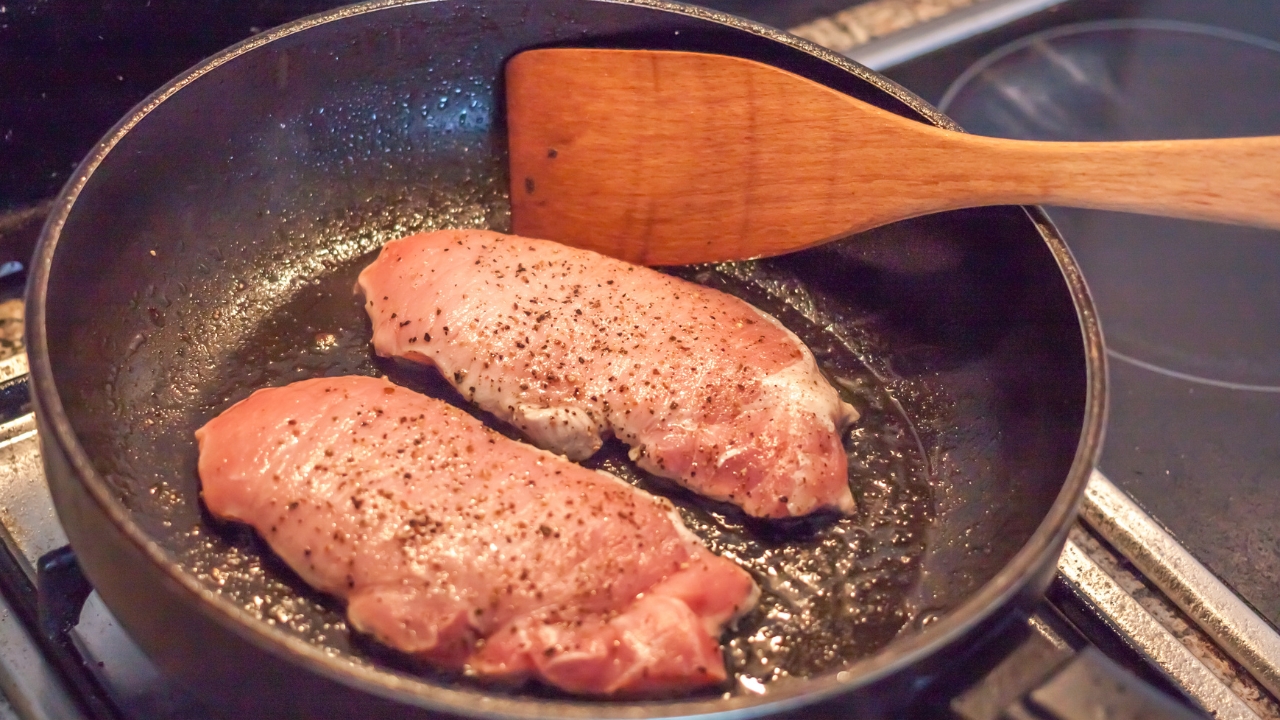 Como fritar bife na frigideira antiaderente