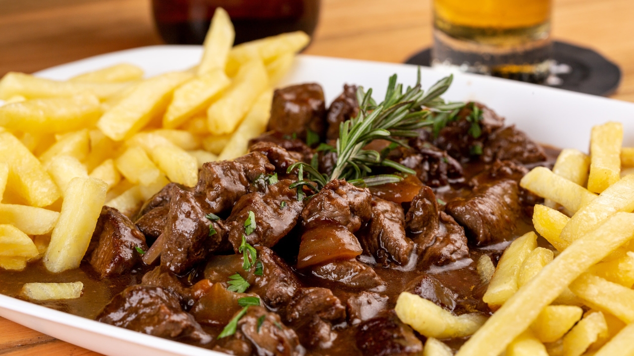 Como fritar carne na panela de pressão