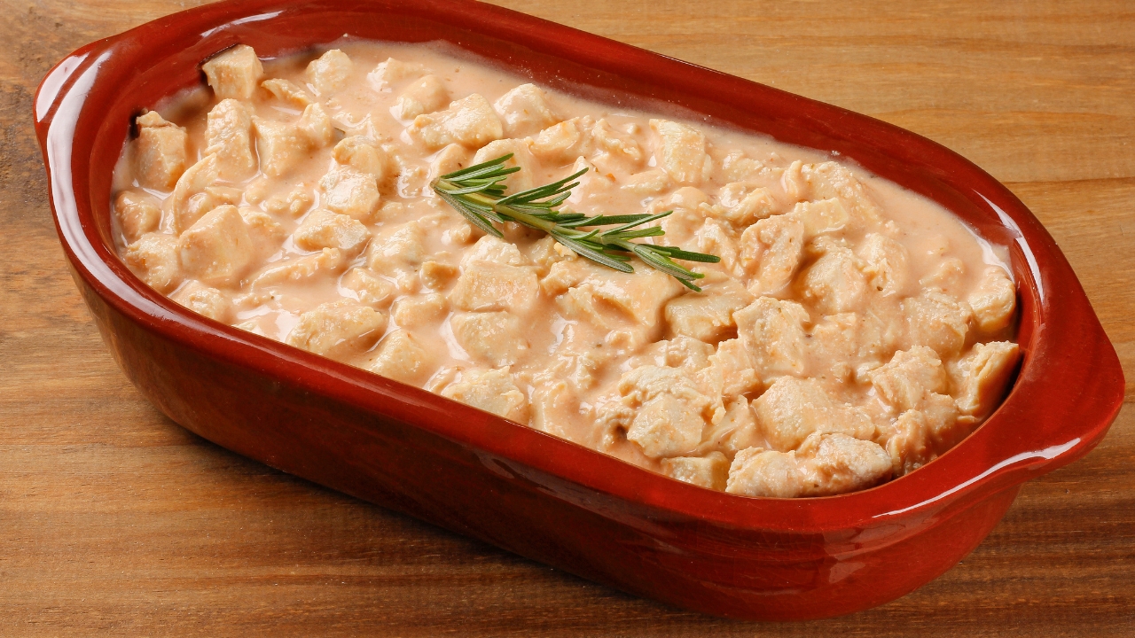 Strogonoff de frango sem ketchup e mostarda