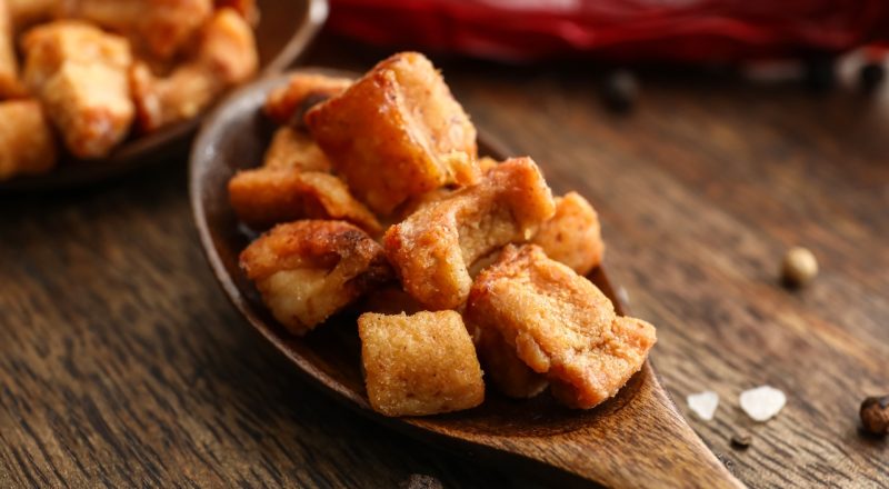 Como fritar toucinho para ficar crocante