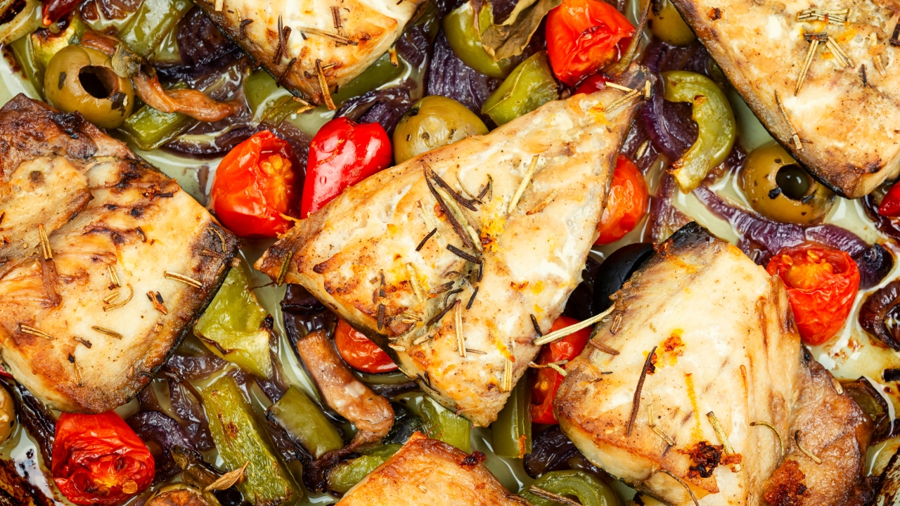 Filé de peixe ao forno com legumes