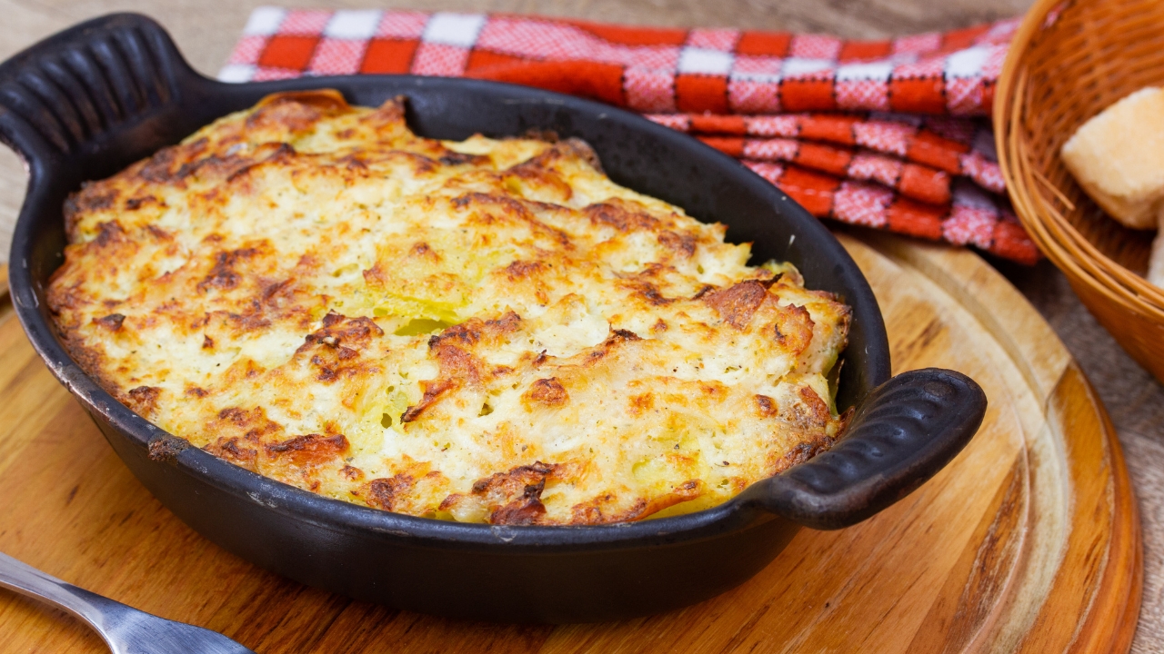 Fricassê de frango simples com creme de leite e requeijão