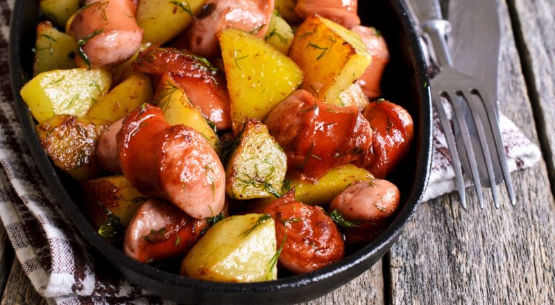 Linguiça com batata no forno