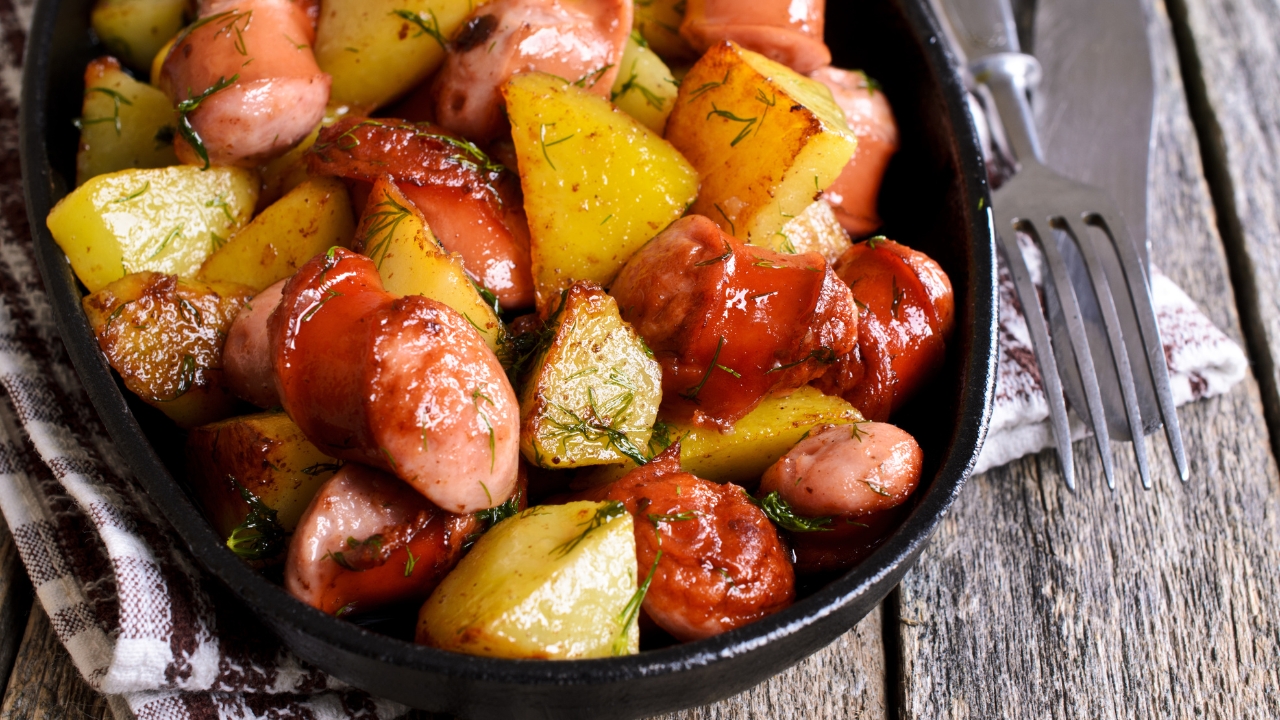 Linguiça com batata no forno