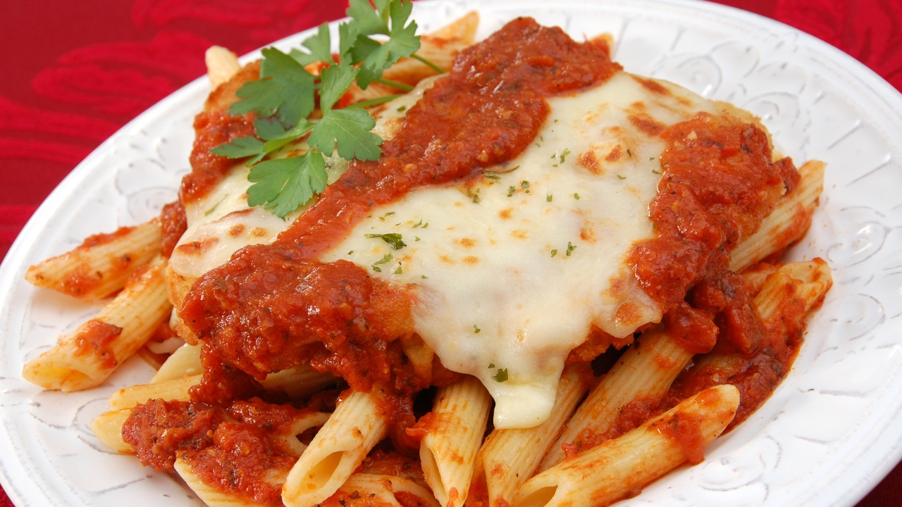 Parmegiana de frango na frigideira