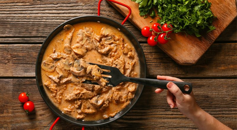 Strogonoff simples de carne