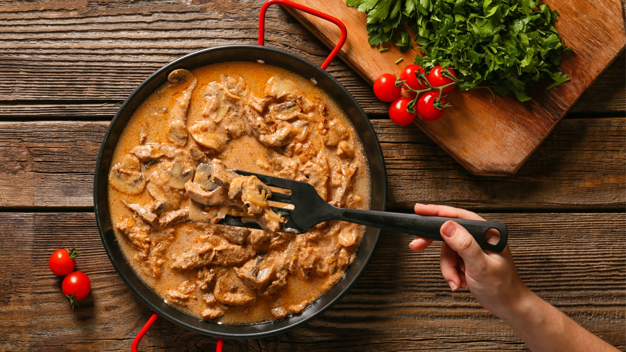 Strogonoff simples de carne