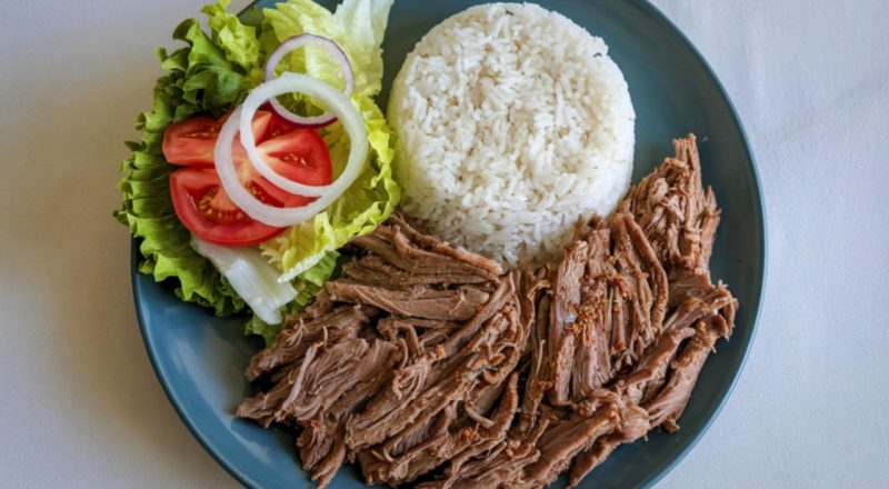 Carne de sol desfiada na panela de pressão