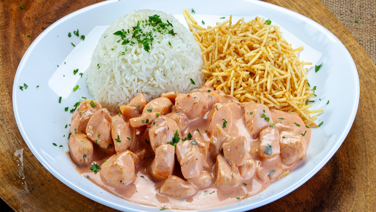 Strogonoff de frango para 30 pessoas