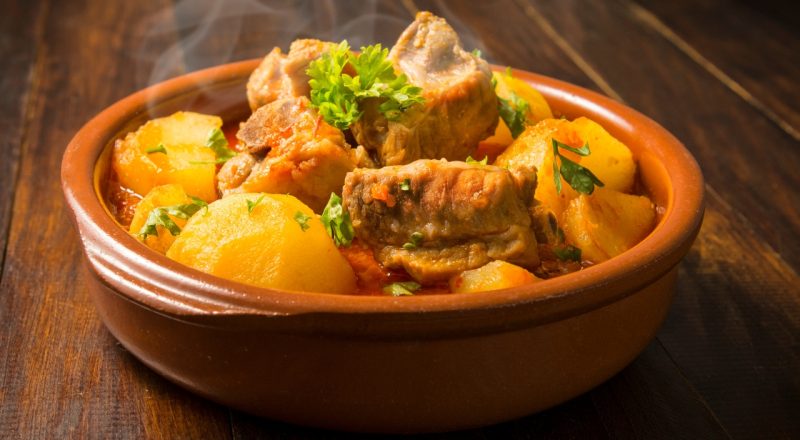 Carne guisada com batatas