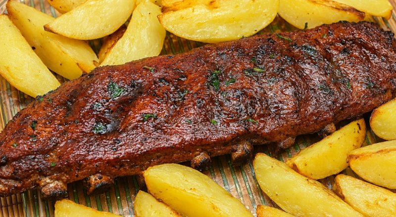 Costela assada com batata no forno