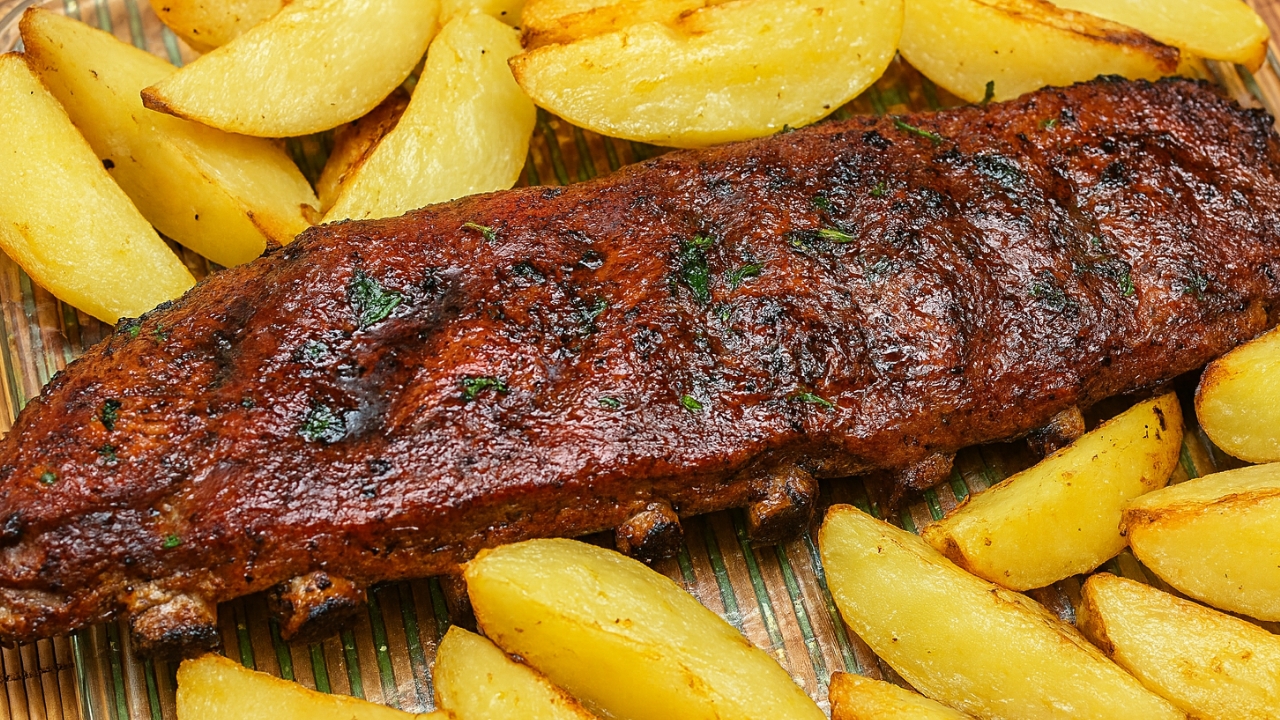Costela assada com batata no forno