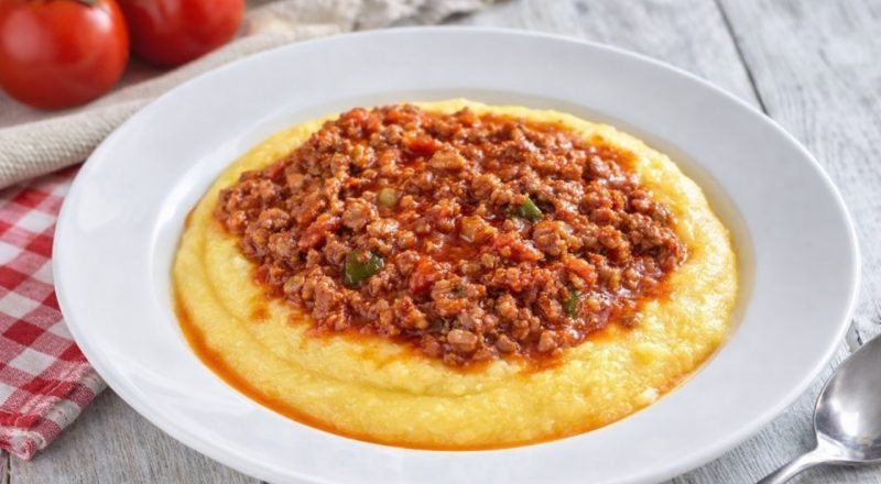 Polenta com carne moída