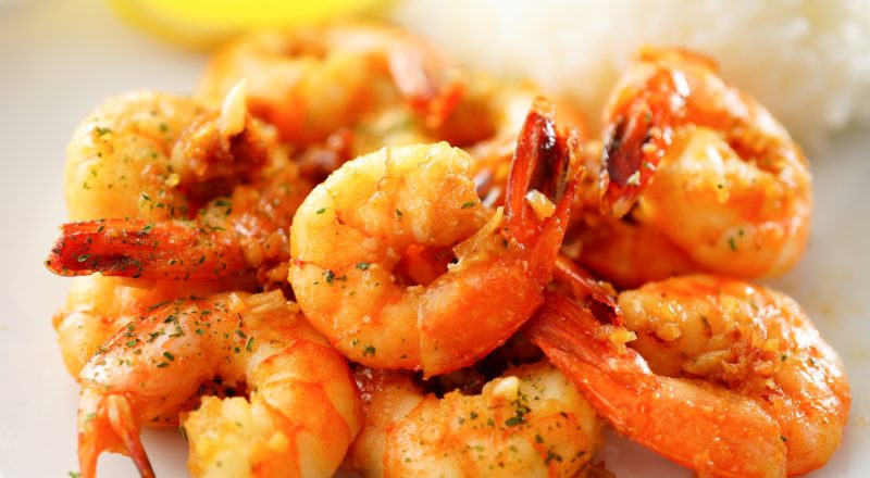 Como fazer camarão frito na frigideira