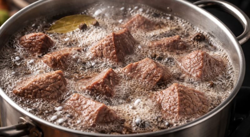 Pode ferver a carne antes de cozinhar
