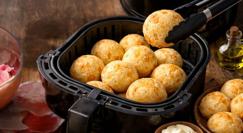 Pode colocar pão de queijo congelado na airfryer